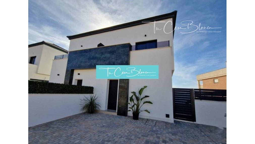 Novostavba Párový dom Arenales del Sol, 134m2, 3 spáľnd, bazén 