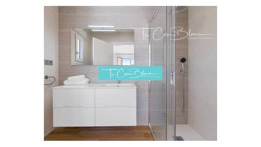 Dokončená novostavba, Rodinný dom Benijófar, 113m2, solárium, bazén 