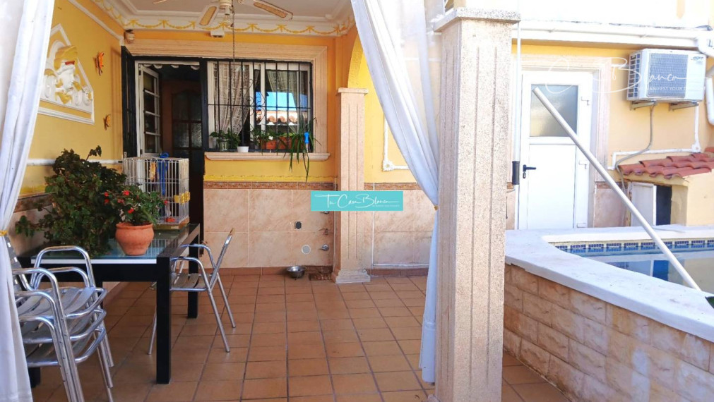 Radový dom La Nucia, 296m2, 5 spální, 2 kúpeľne, bazén, sauna 