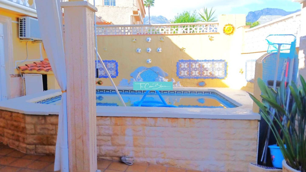 Radový dom La Nucia, 296m2, 5 spální, 2 kúpeľne, bazén, sauna 