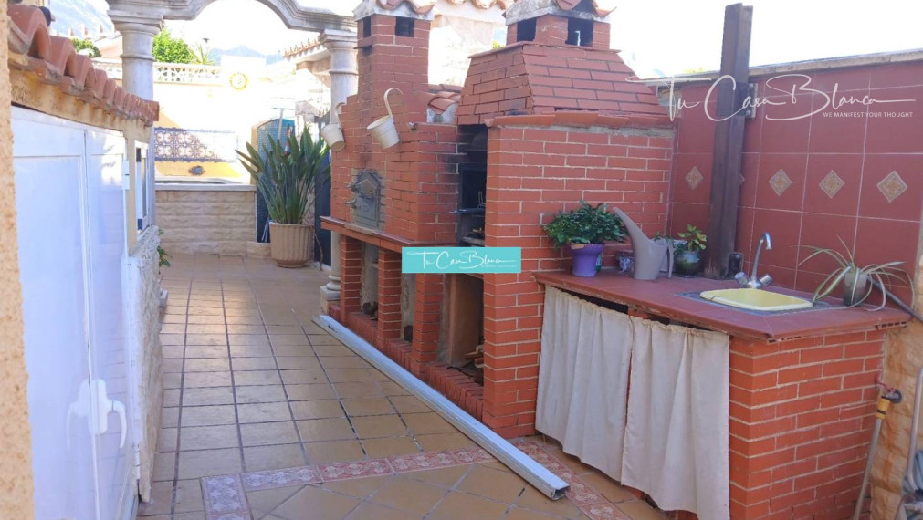 Radový dom La Nucia, 296m2, 5 spální, 2 kúpeľne, bazén, sauna 