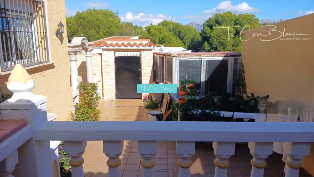 Radový dom La Nucia, 296m2, 5 spální, 2 kúpeľne, bazén, sauna 