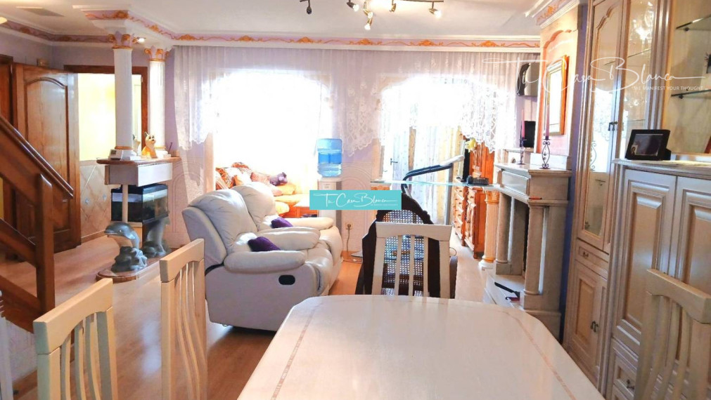 Radový dom La Nucia, 296m2, 5 spální, 2 kúpeľne, bazén, sauna 