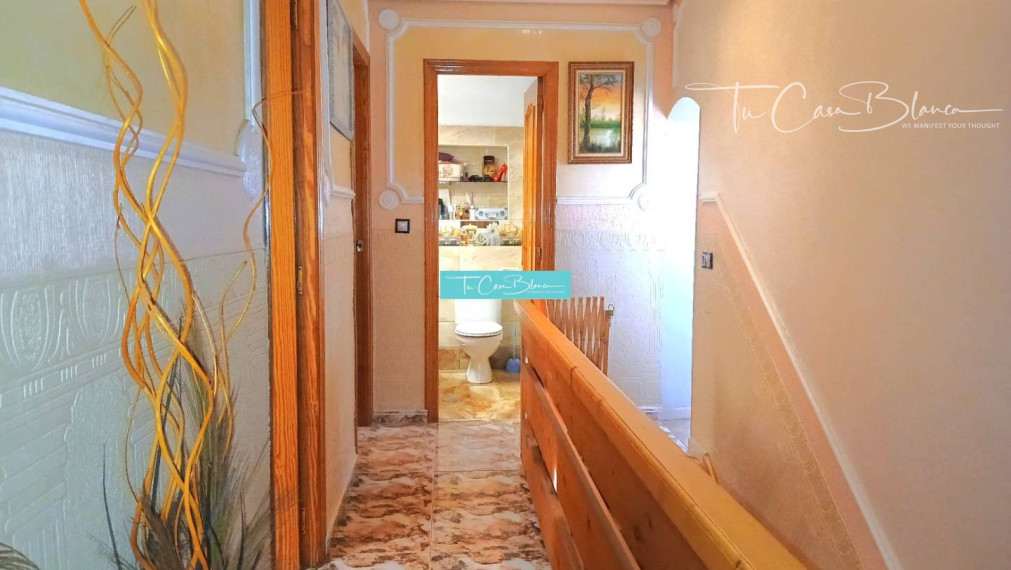 Radový dom La Nucia, 296m2, 5 spální, 2 kúpeľne, bazén, sauna 