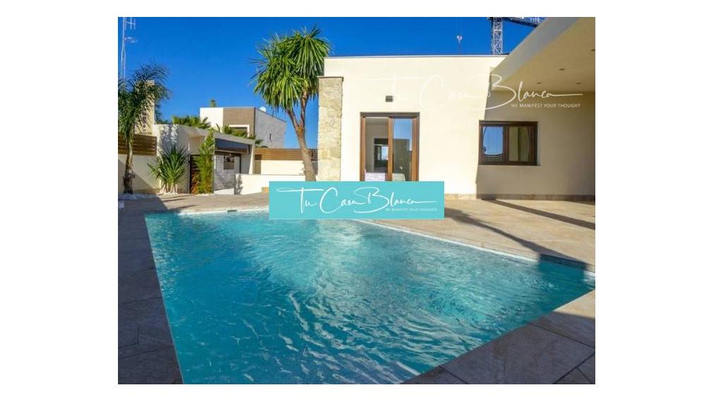 Dokončená novostavba, Rodinný dom Benijófar, 113m2, solárium, bazén 