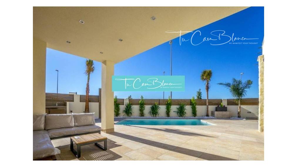 Dokončená novostavba, Rodinný dom Benijófar, 113m2, solárium, bazén 