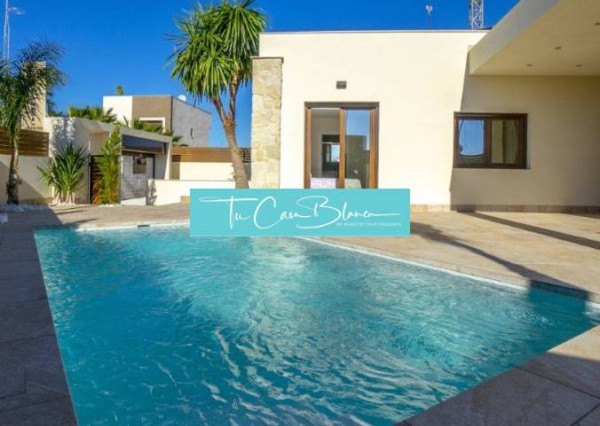 Dokončená novostavba, Rodinný dom Benijófar, 113m2, solárium, bazén 