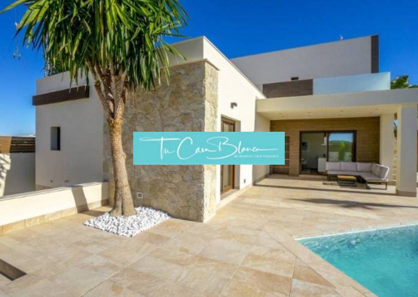 Dokončená novostavba, Rodinný dom Benijófar, 113m2, solárium, bazén 