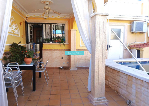 Radový dom La Nucia, 296m2, 5 spální, 2 kúpeľne, bazén, sauna 