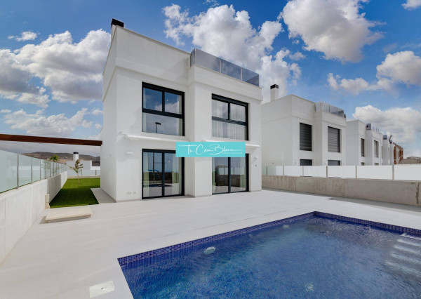 Dokončená novostavba, Vila El Campello 243m2, 647m2, 